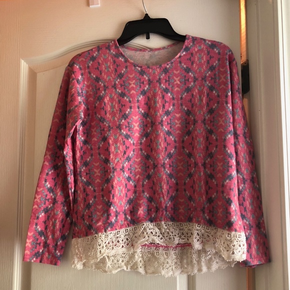 Multi-colored top with lace bottom - Picture 1 of 1